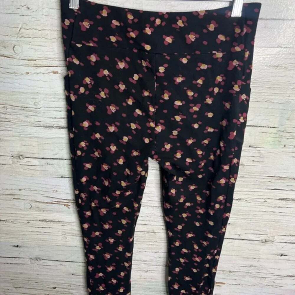 Cabi Printed Lean Legging #4142 Black Flower Burst size small - Picture 9 of 9